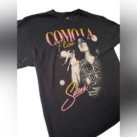 Selena Como La Flor Graphic Tee - Picture 3 of 5